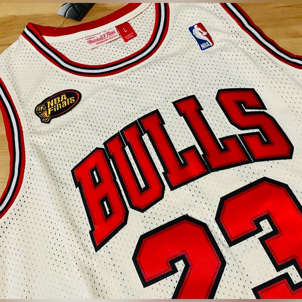 Michael Jordan 97-98 Chicago Bulls NBA Finals Vintage Home Jersey Large M&Ness